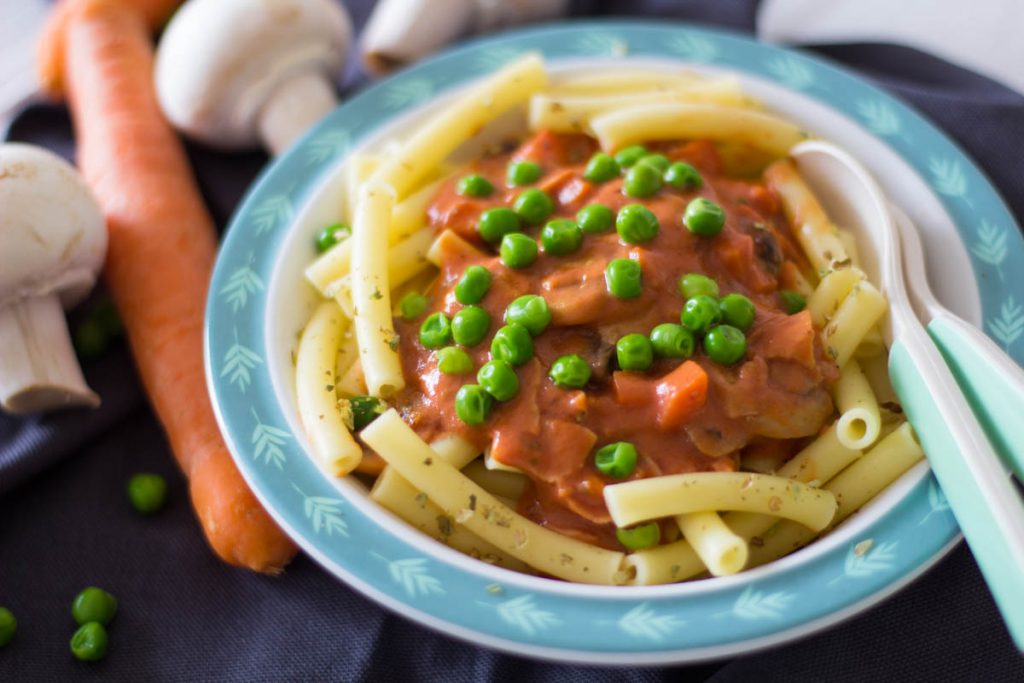 Nudeln mit Tomaten-Gemüße Soße