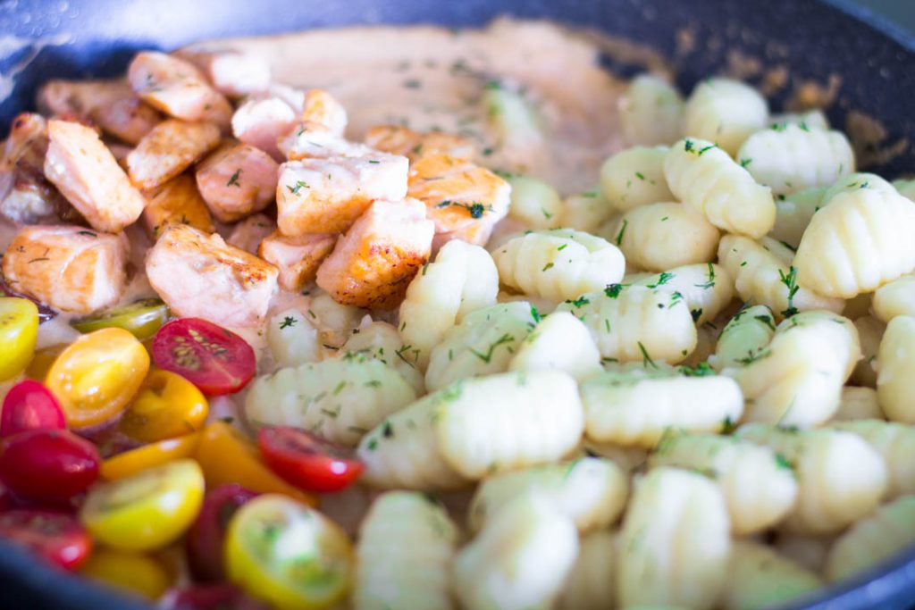 Gnocchi-Lachs Pfanne mit Tomaten ⋆ Lieblingszwei * Foodblog