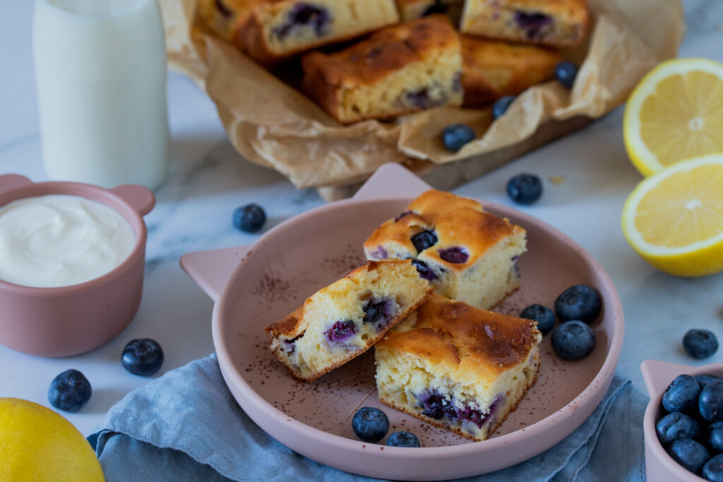 Heidelbeerschnitten mit Joghurt und Zitrone ⋆